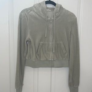 Green low top jacket